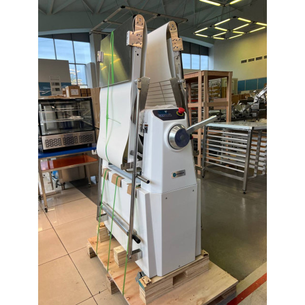 Тісторозкатка напольна HURAKAN HKN-DRF520